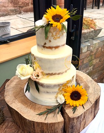 Worcestershire Wedding Cakes | Cotswold Wedding Cakes | Award Winning Wedding Cakes | Sunflower Wedding Cake