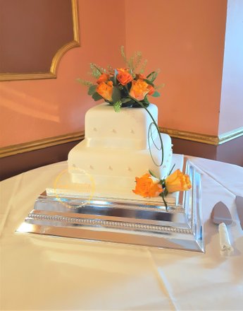 Traditional Wedding Cake | Square Wedding Cake | Fondant Wedding Cake | Simple Wedding Cake | Fandant and Flowers | Worcestershire Wedding Cakes | Worcestershire Wedding Cakemaker | Cotswold Wedding Cakes  | Mature Couple Wedding Cakes